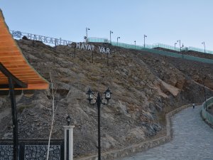 Hakkari'de beklenen kar yağmadı