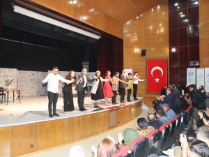 1 kitap bir bilet karşılığında tiyatro oyunu