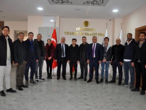 Yüksekovalı öğrencilere iş adamlarından altın hediyesi