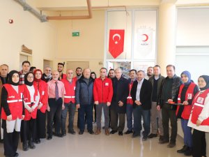 Hakkari Kızılay üniversitede butik giyim mağazası açtı