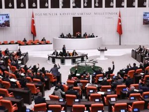 Sözleşmeli personele kadro teklifi Meclis'ten geçti