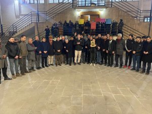 Kur'an-ı Kerim yakılması Hakkari'de protesto edildi