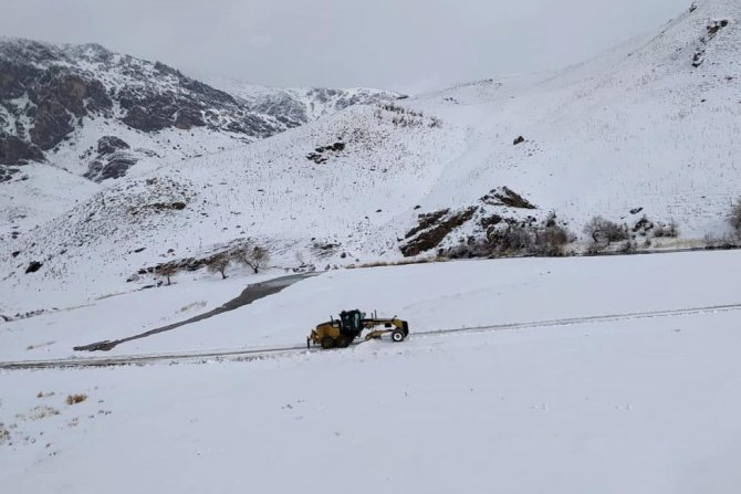 Hakkari’de 2 köy ve 10 mezra yolu kapandı