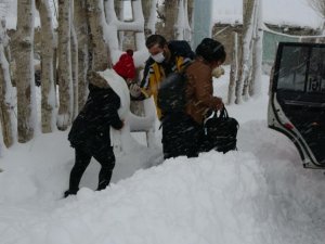 Doğum hastası kadın kurtarıldı