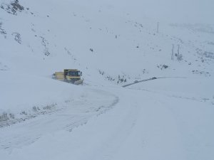 Hakkari'de 63 köy ve 178 mezra yolu kapandı