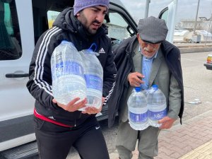 Hakkari ekibi yardımlarını sürdürüyor