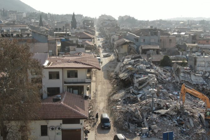 Hatay'da iki kritik ismi görevden aldı