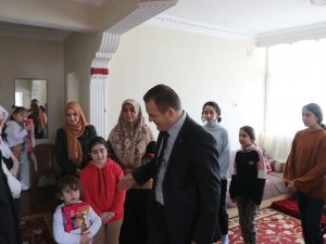 Hakkari’ye bin 200 depremzede geldi