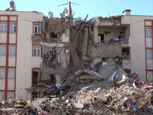 Deprem bölgelerinde işten çıkarmalar yasaklandı