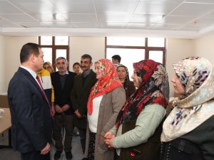 Vali Akbıyık, depremzedeler ile yakından ilgilendi