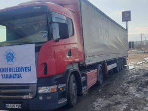 Hakkari'den deprem bölgesine destek sürüyor