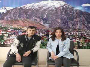 Deprem'de hayat gönderen gençler Hakkari'ye döndü