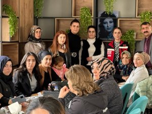 Şehit ve depremzede kadınlar yemekte ağırlandı