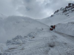 Bahçesaray yolu 42 gün sonra ulaşıma açıldı