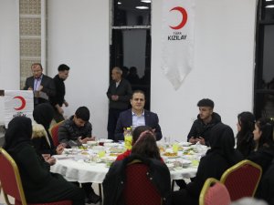 Vali Akbıyık, yetimlerle iftarda buluştu