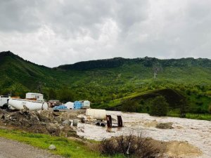 Şemdinli-Derecik yolu ulaşıma kapandı