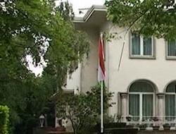 AB' ye bayrak diktiler