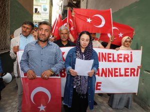 Hakkari’de annelerin evlat nöbeti devam ediyor