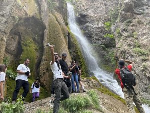 Dağcılar Kaval Şelalesi’ni gezdi