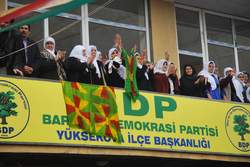 BDP AÇILIŞINA JETLER DAMGASINI VURDU