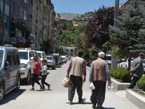 Hakkari Bulvar caddesi trafiğe kapatıldı