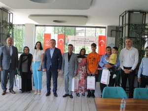 Vali Akbıyık, koruyucu ailelerle bir araya geldi