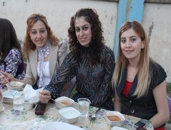 Eğitim-Sen'den halaylı dayanışma yemeği