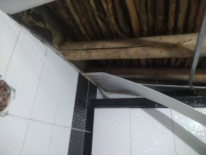 Hakkari'de yaşlı bir kadının evi çöktü
