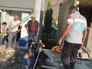 Hakkari'de su arızaları ile mücadele sürüyor
