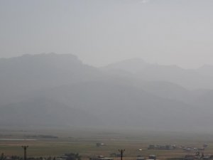 Dağlar toz bulutu altında kayboldu