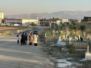 Yüksekova'daki mezarlıklarda yer sıkıntısı