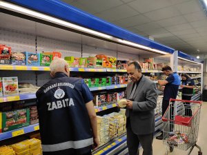 Hakkari'deki marketler büyük titizlikle denetlendi