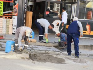 Hakkari'de tahrip olan kaldırımlar yenileniyor