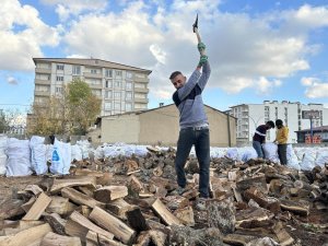 Oduncuların kış hazırlığı sürüyor
