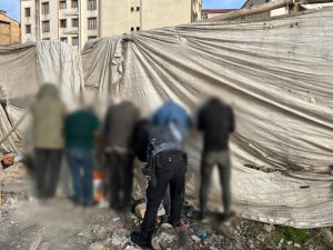 Metruk binalarda uyuşturucu içenler arandı