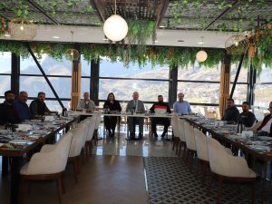 Gazeteciler dayanışma kahvaltısında bir araya geldi