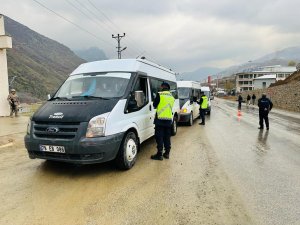 Şemdinli'de okul servisleri denetlendi