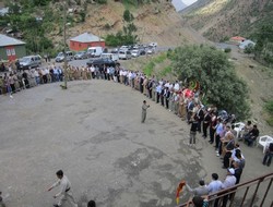 Aşiret mensubuna görkemli düğün