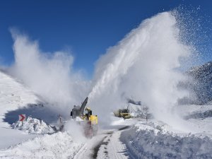 Hakkari'de 270 yerleşim yolu ulaşıma açıldı