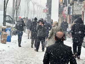 Yüksekova’da Uçak seferleri iptal edildi