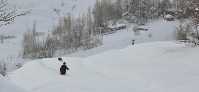 Hakkari’de 61 yerleşim yolu ulaşıma kapandı