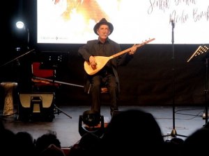 Vefatından 51 yıl sonra robotu sahnede konser verdi