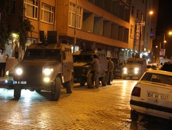 Caddeler zırhlı araçlarla korunuyor