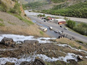 Çukurca beyaz su şelalesi ilgi odağı oldu