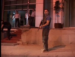 Polis lojmanlarına saldırı