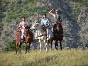 Beytüşşebap'ta atlarla trekking yapıldı