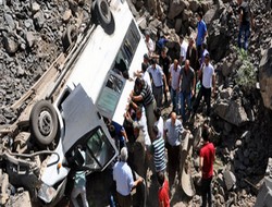 Uludere'de askeri araç devrildi