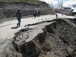 7 METRELİK İSTİNAT DUVARI ÇÖKTÜ