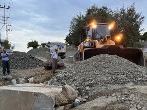 Derecik'te okul yollarında çalışma başlatıldı