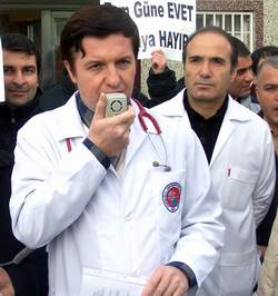 TD/DEN  TAM GÜN YASASI NA TEPKİ